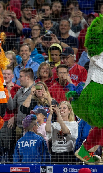 Gettin' Gritty Wit It: Flyers new mascot a big hit